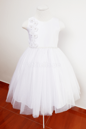 Vestido de Fiesta "Princesa" Blanco: Detalles en Pedrería y Lazo Ajustable
