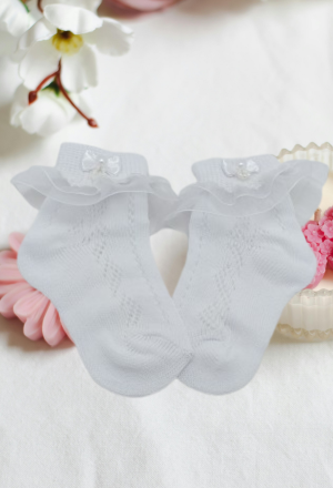Medias Cubanas Blancas y Perla para Niña con Volantes y Lazo con Perla – Elegantes y Suaves