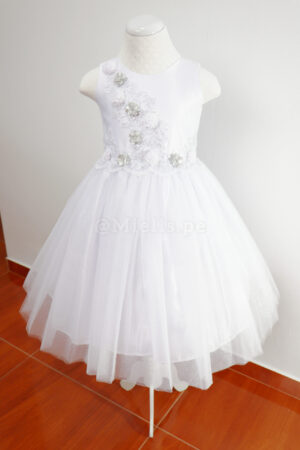 Vestido de niña de fiesta en razo podozua francés con tul blanco, encaje floral, perlas y pedrería, diseño elegante con falda amplia y forro de algodón hipoalergénico 100% algodón ✨